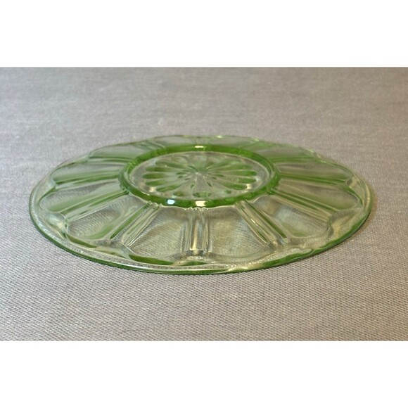 Vintage Anchor Hocking Depression Glass Colonial Design 6” Plates Uranium Glass - Picture 4 of 6